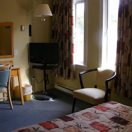 Hotel Motel Bon Accueil Rivière-la-Madeleine エクステリア 写真