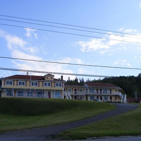 Hotel Motel Bon Accueil Rivière-la-Madeleine エクステリア 写真