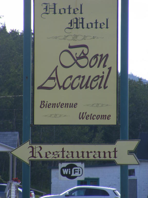 Hotel Motel Bon Accueil Rivière-la-Madeleine エクステリア 写真