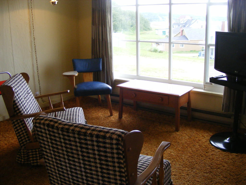 Hotel Motel Bon Accueil Rivière-la-Madeleine エクステリア 写真