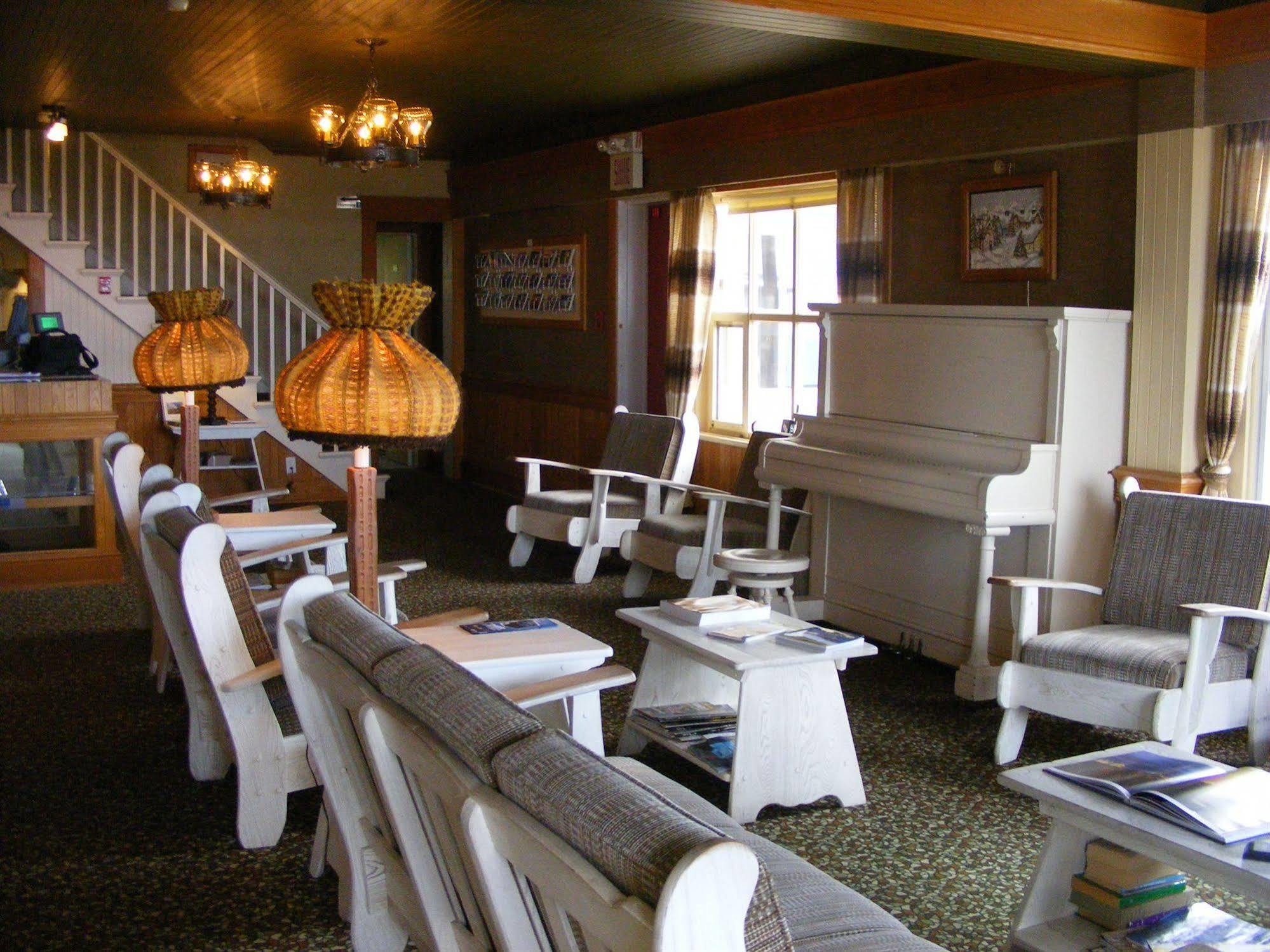 Hotel Motel Bon Accueil Rivière-la-Madeleine エクステリア 写真