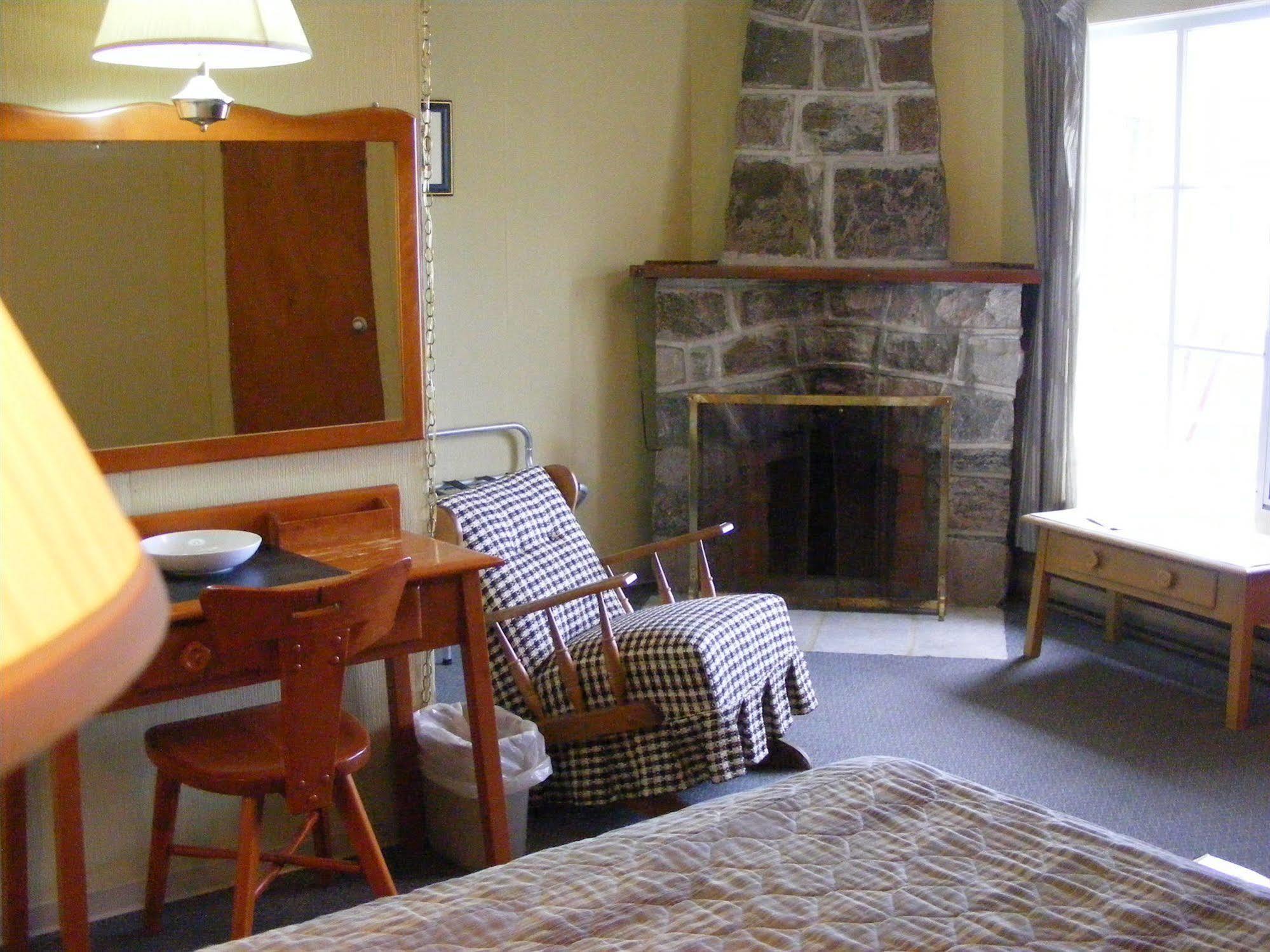 Hotel Motel Bon Accueil Rivière-la-Madeleine エクステリア 写真