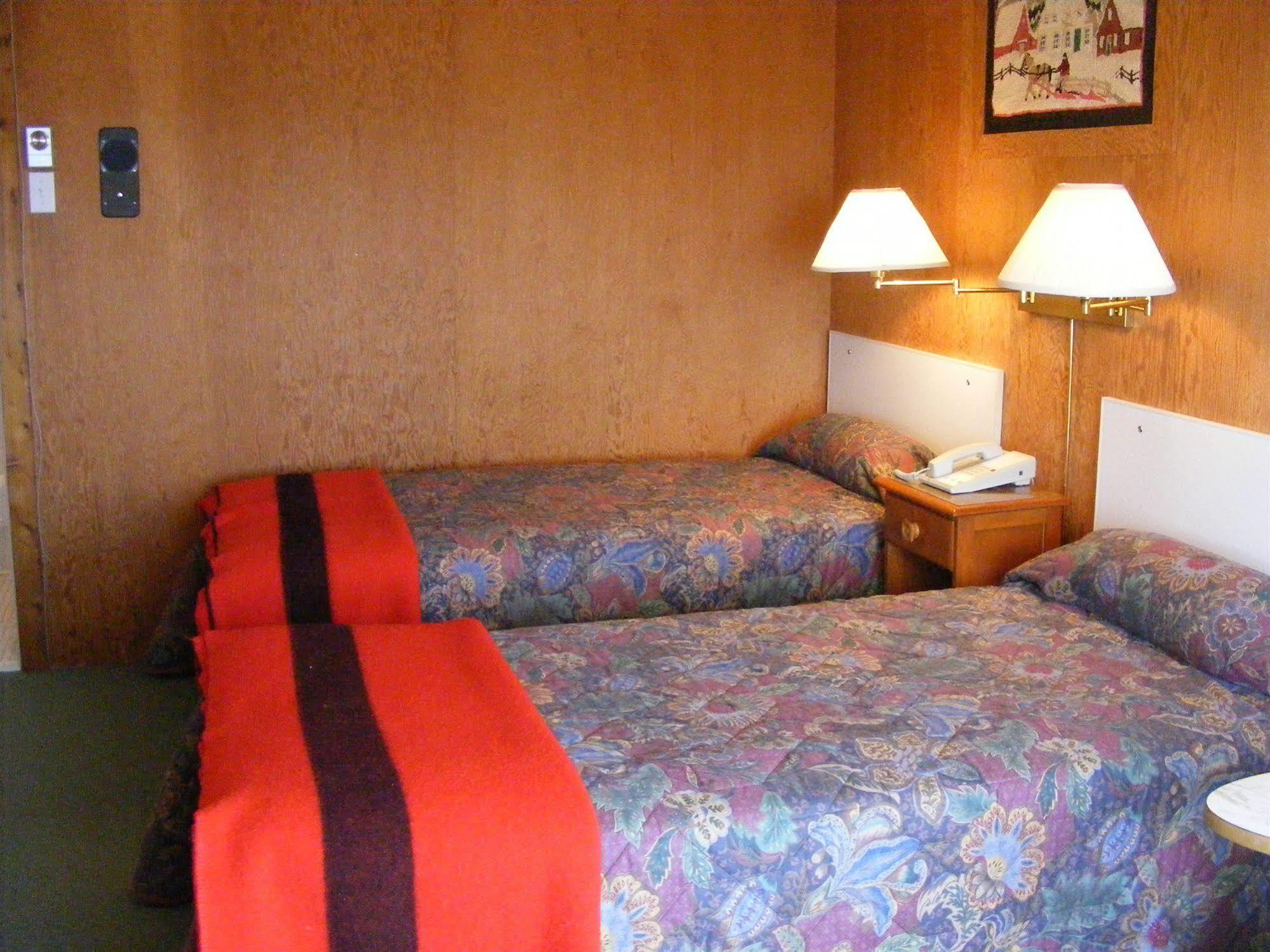 Hotel Motel Bon Accueil Rivière-la-Madeleine エクステリア 写真