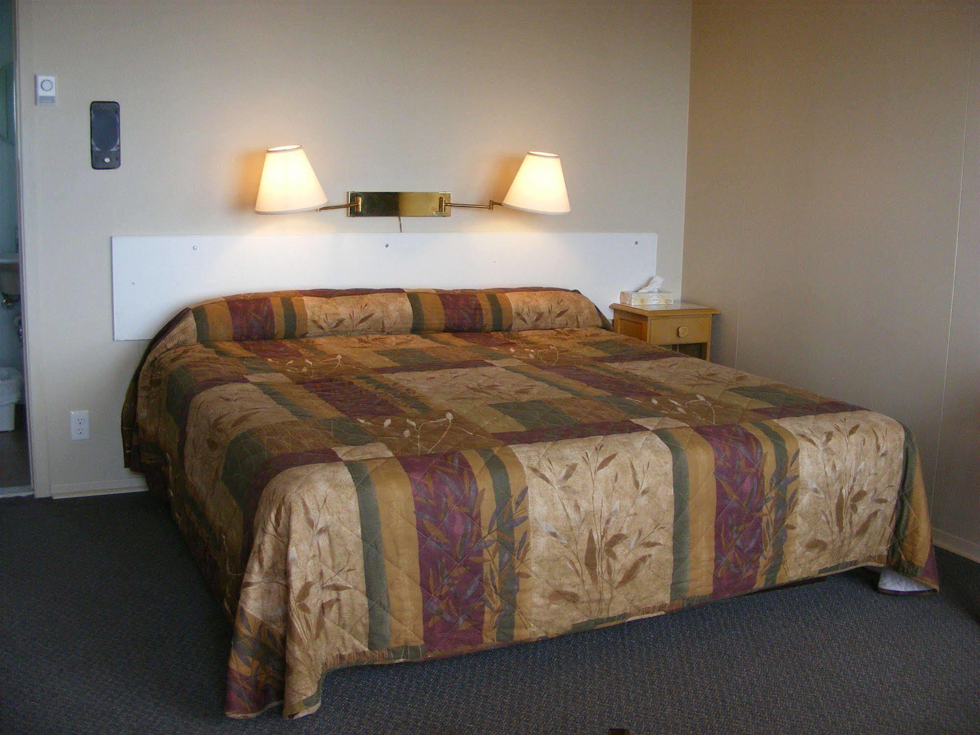 Hotel Motel Bon Accueil Rivière-la-Madeleine エクステリア 写真