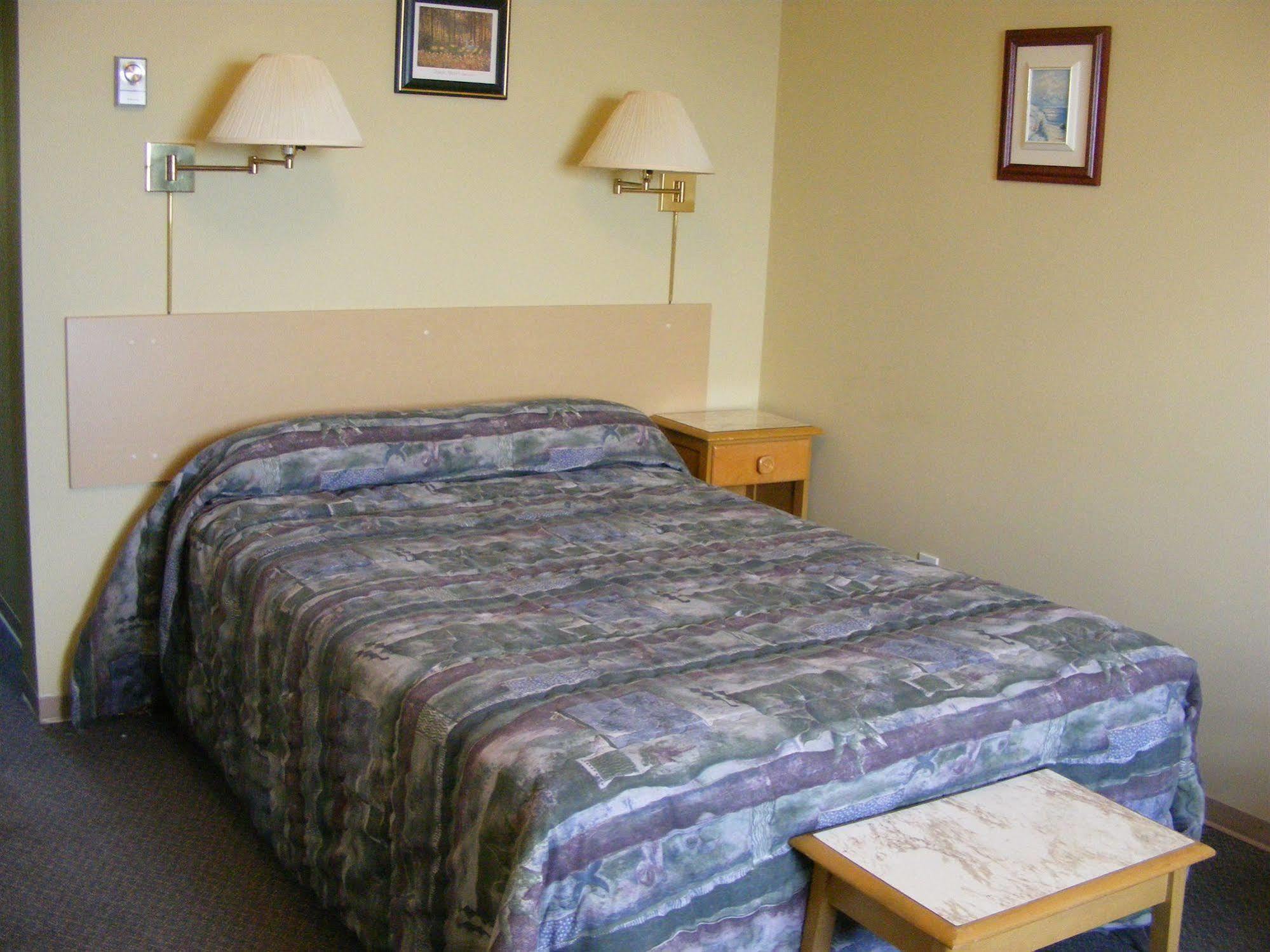 Hotel Motel Bon Accueil Rivière-la-Madeleine エクステリア 写真