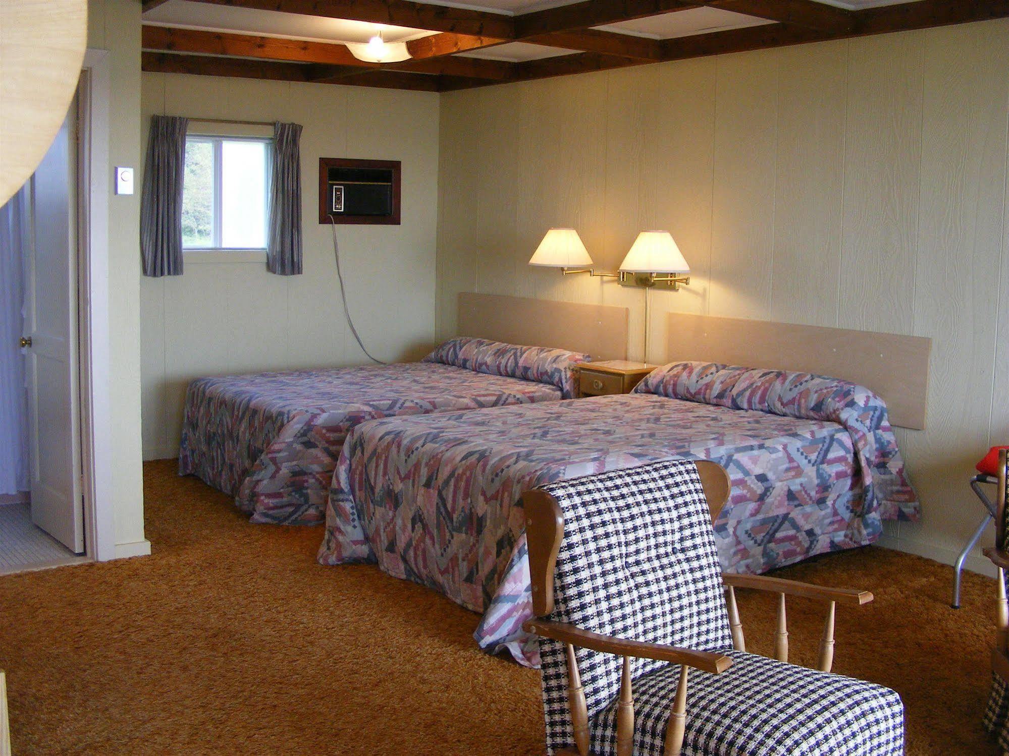 Hotel Motel Bon Accueil Rivière-la-Madeleine エクステリア 写真